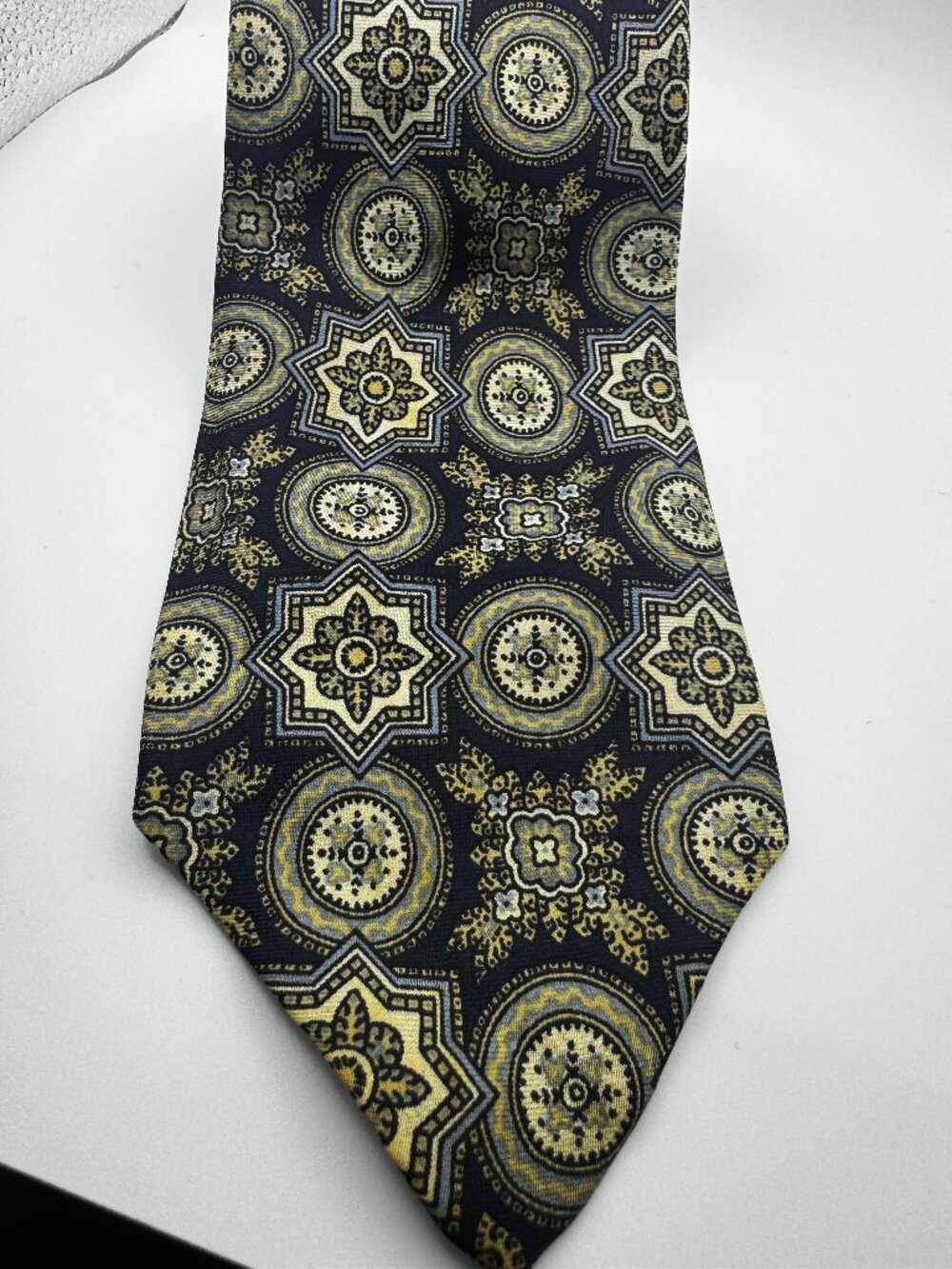 Robert Talbott Gentree New Haven Silk Medallion Tie Ivy Prep
